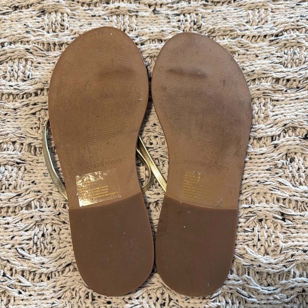 Vineyard Vines Gold Thong Sandals - Picture 5 of 8